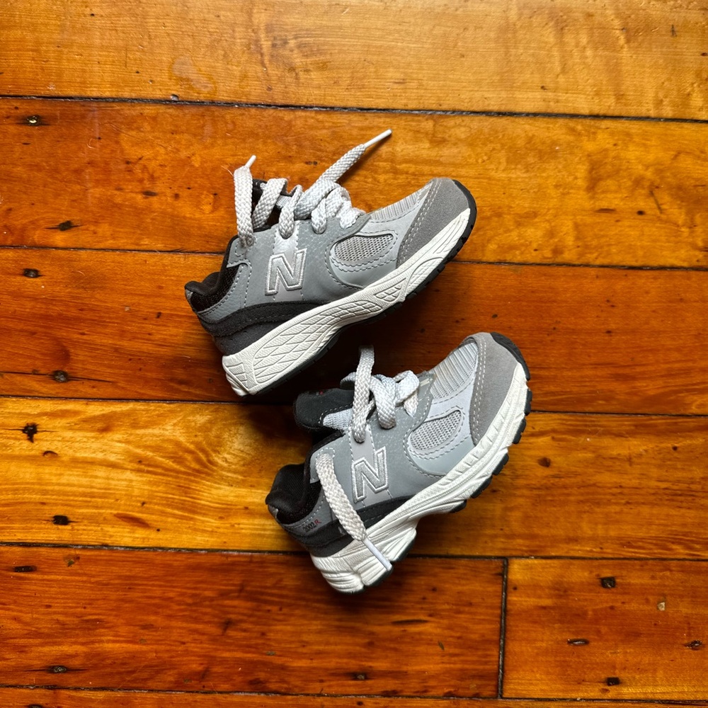 New balance 2002r